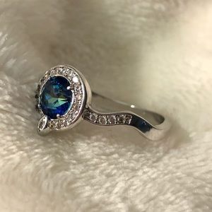 Silvertone CZ & deep blue crystal ring size 9
